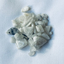 Load image into Gallery viewer, Silk Aromatherapy & Crystal Womb Pillow