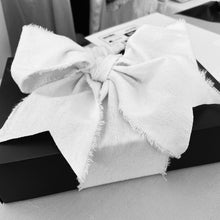 Load image into Gallery viewer, Silk Aromatherapy & Crystal Heart Pillow with Lavender