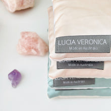 Load image into Gallery viewer, Silk Dream Aromatherapy &amp; Crystal Pillow Set
